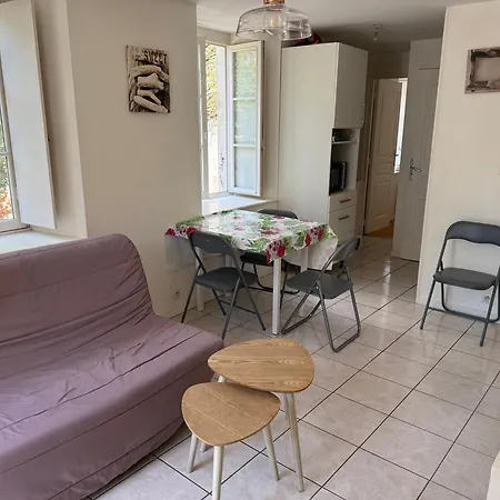 Apartman T2 Avec Terrasse, Hyper Centre La Rochelle, Calme, A Pied