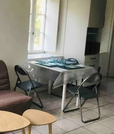 Bel T2 Lumineux Avec Terrasse Hyper Centre. La Rochelle (Charente-Maritime)