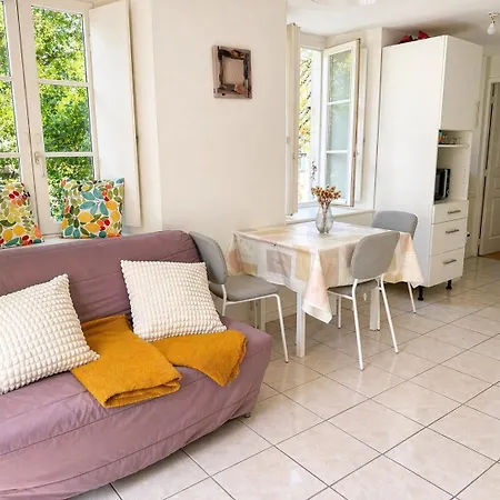 T2 Avec Terrasse, Hyper Centre La Rochelle, Calme, A Pied * La Rochelle (Charente-Maritime)